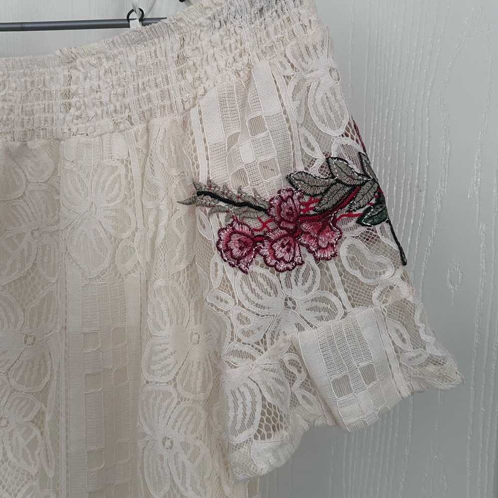 Coco & Jaimeson Cream Lace Dress - Picture 6 of 7